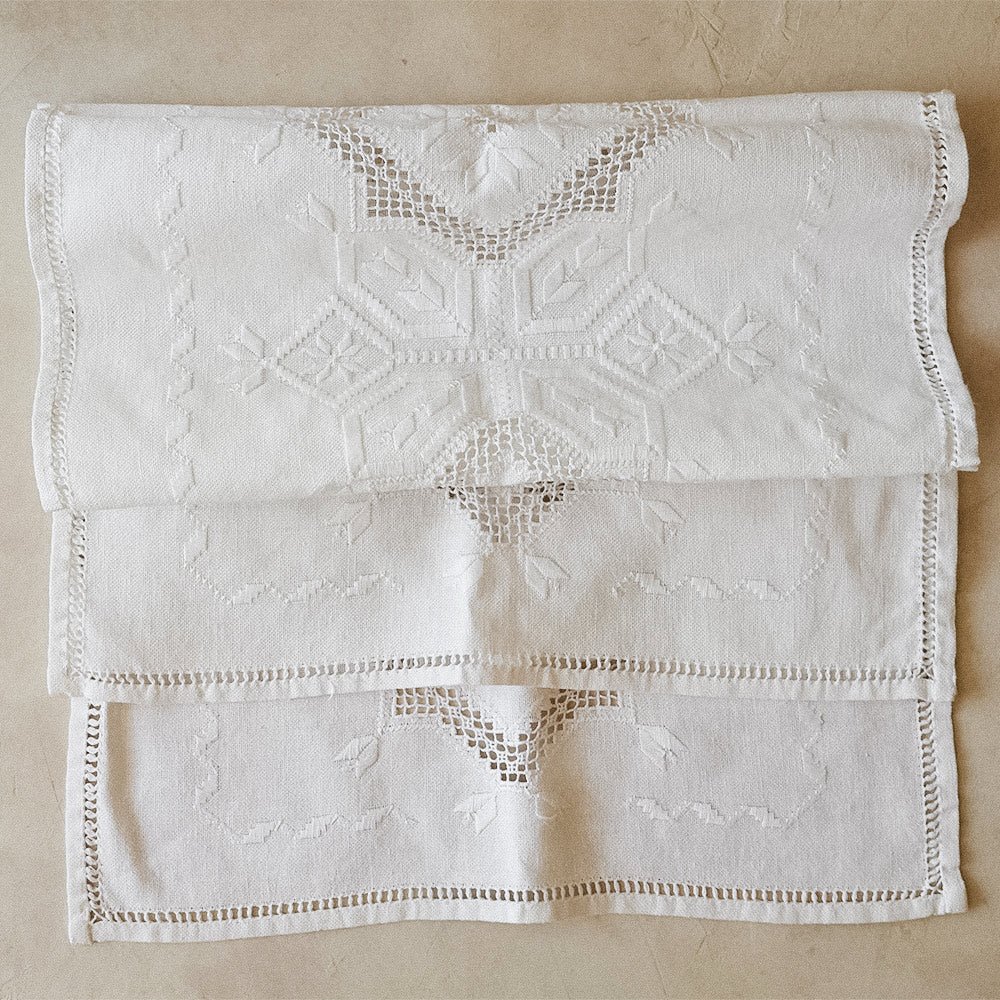 Heirloom Embroidered Table Throw No. 6270