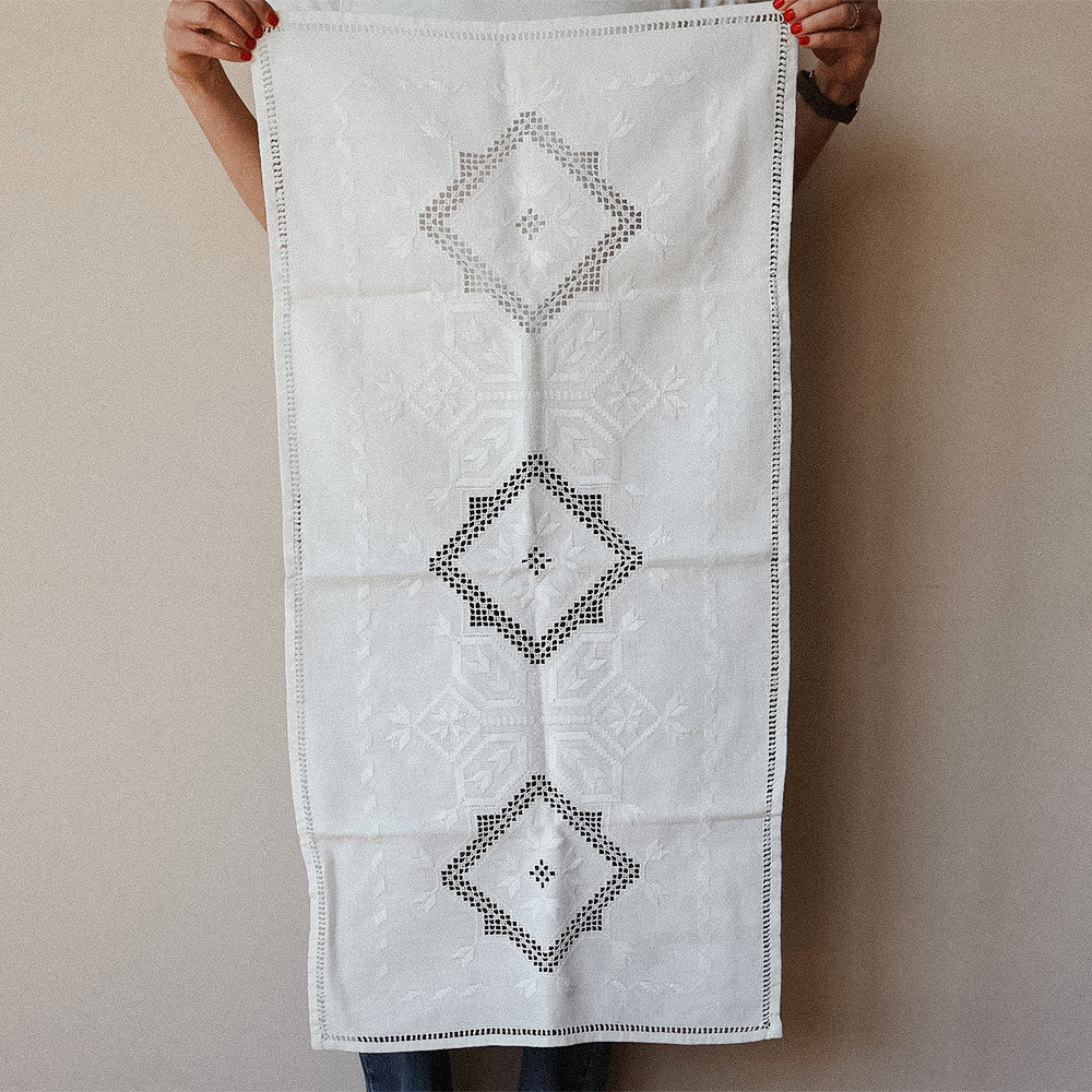 Heirloom Embroidered Table Throw No. 6270