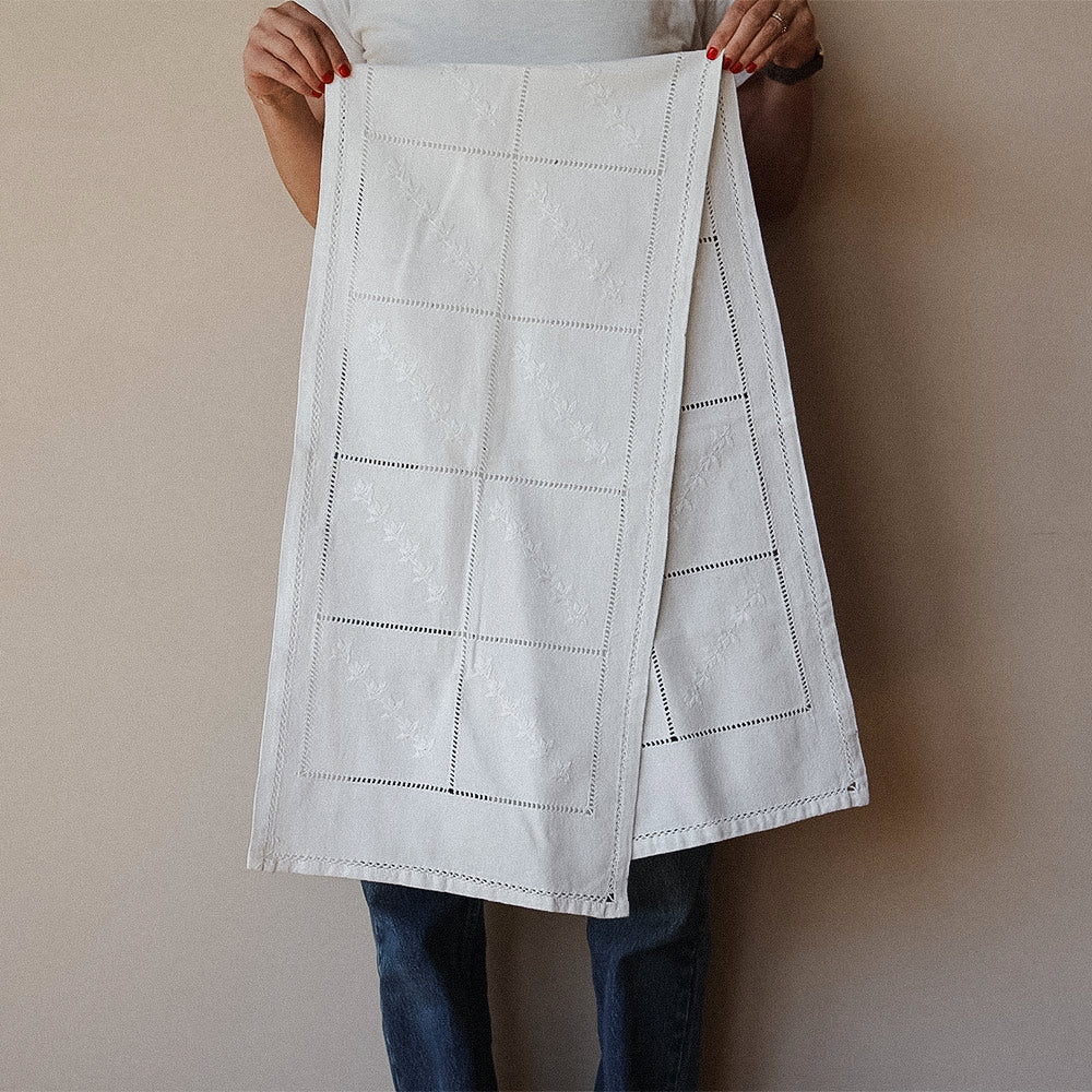 Heirloom Embroidered Table Throw No. 6271