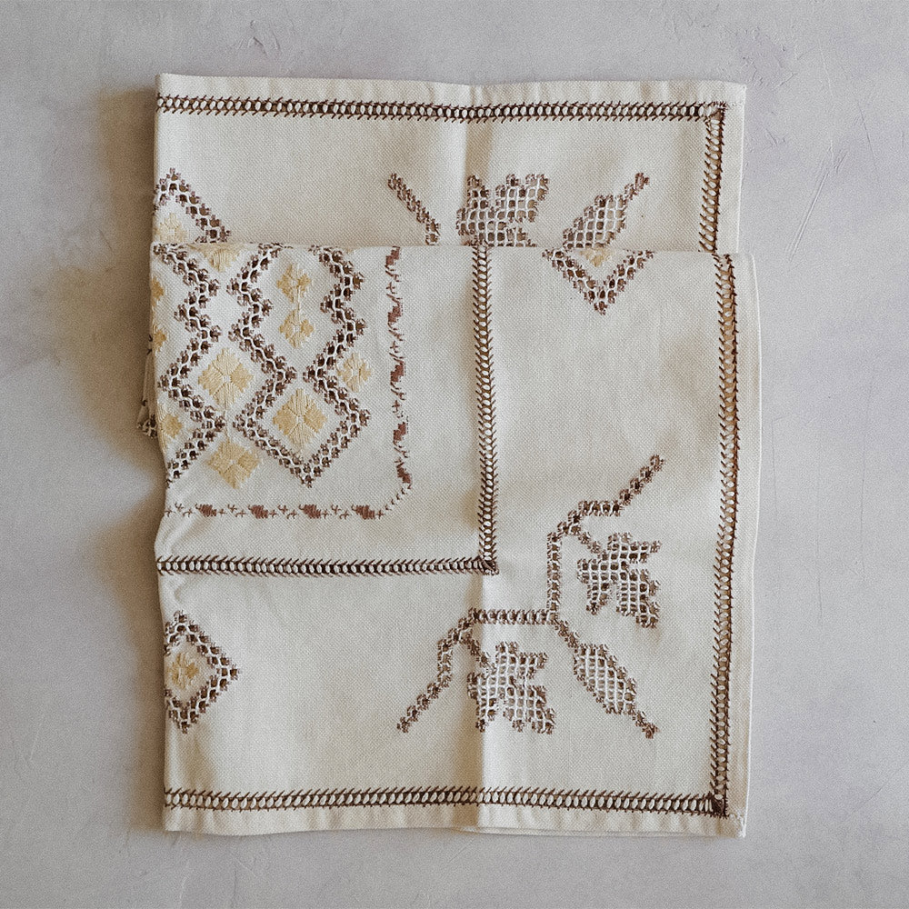 Heirloom Embroidered Table Throw No. 6272