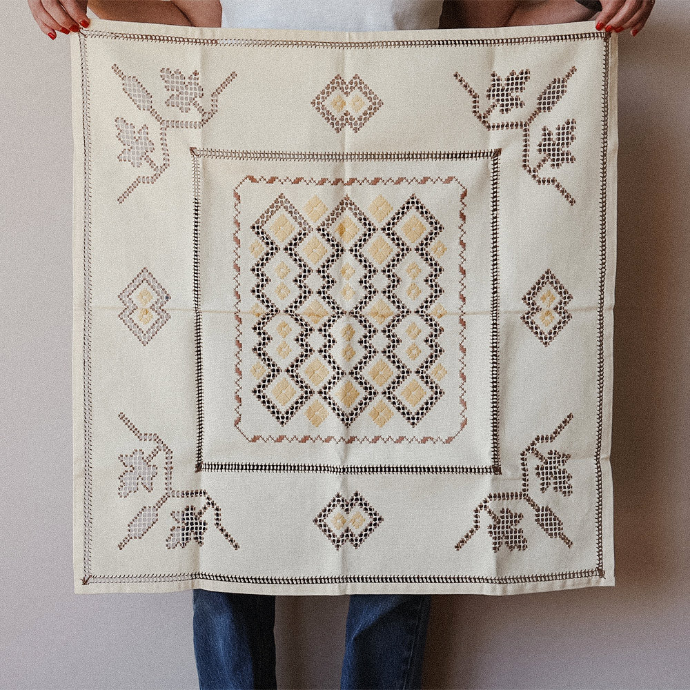 Heirloom Embroidered Table Throw No. 6272