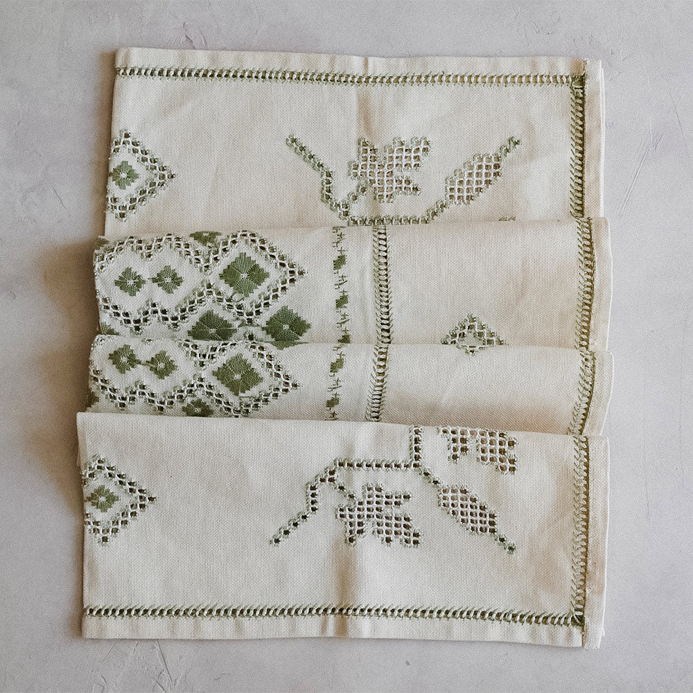 Heirloom Embroidered Table Throw No. 6273